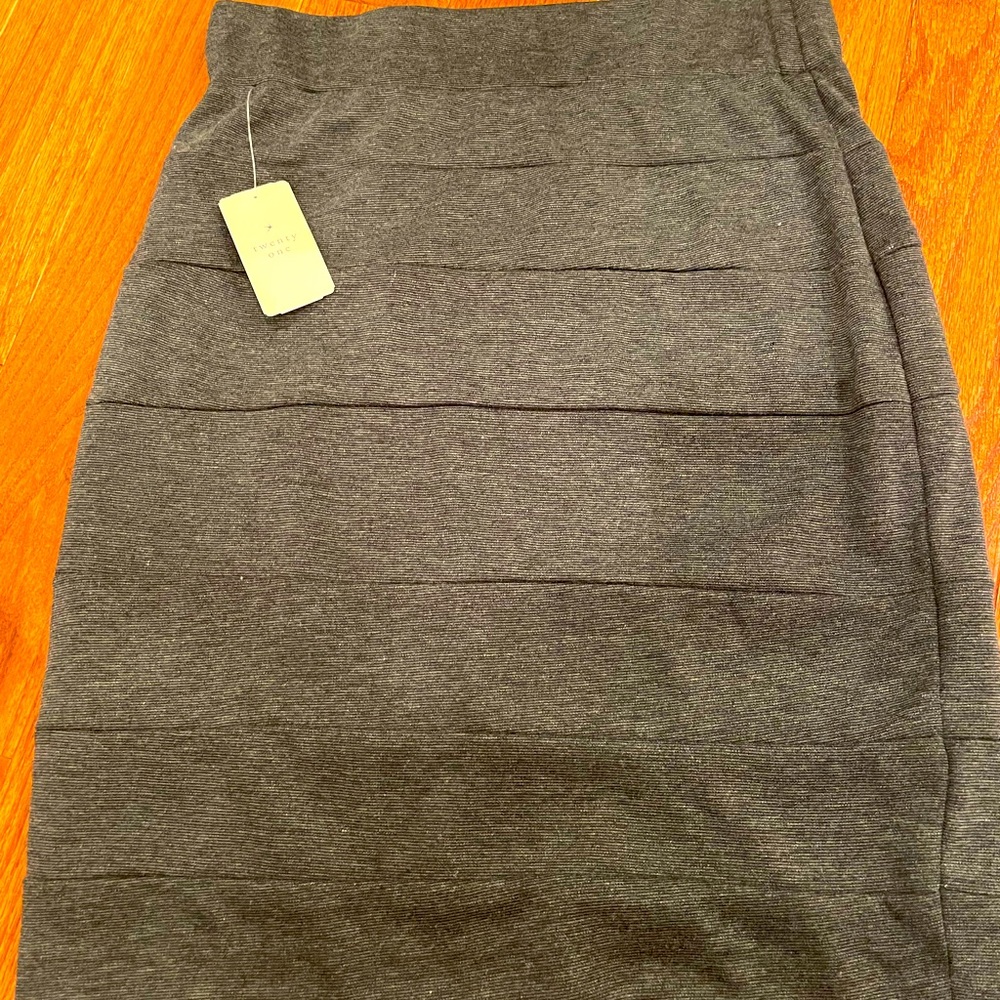 Forever 21 midrise pencil skirt in grey size S brand new